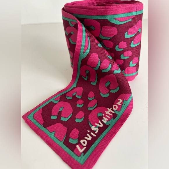 Louis Vuitton Leopard 100% Silk Twilly - Picture 8 of 8